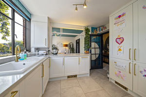 Kitchen- click for photo gallery